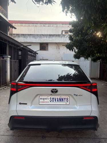Toyota BZ4X 2024 ទើបតែប្រើបានជាង ២មុឺនគីឡូ ចរចារ
