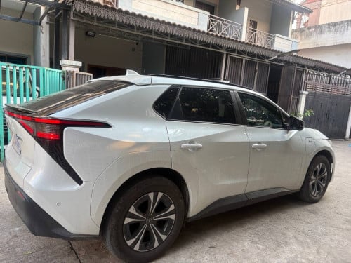 Toyota BZ4X 2024 ទើបតែប្រើបានជាង ២មុឺនគីឡូ ចរចារ