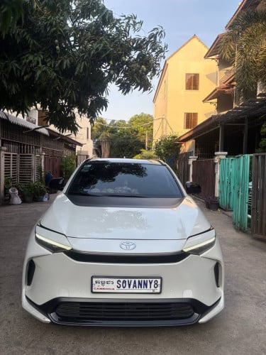Toyota BZ4X 2024 ទើបតែប្រើបានជាង ២មុឺនគីឡូ ចរចារ