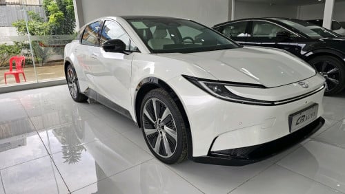 Toyota BZ5 option pro 630km