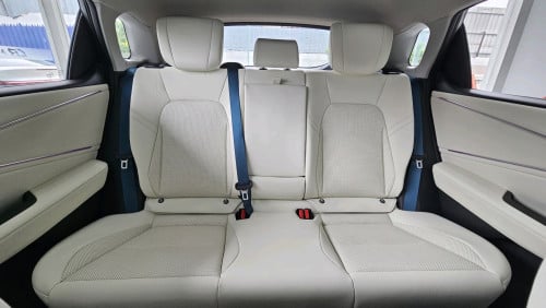 Toyota BZ5 option pro 630km