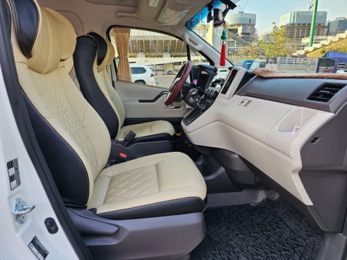 Toyota Hiace 2022