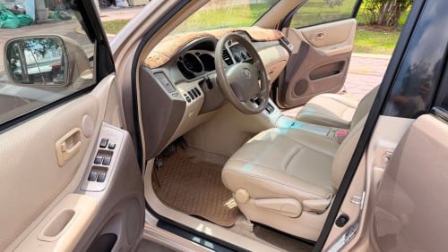 Toyota Highlander 06 V4 pong1
