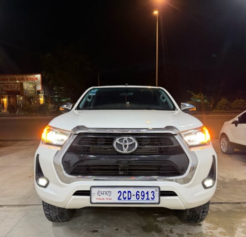 Toyota Hilux Revo V Edition 025 ធានាឡានថ្មីហ្សុីនមួយជុំ