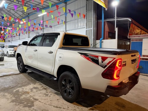 Toyota Hilux Revo V Edition 025 ធានាឡានថ្មីហ្សុីនមួយជុំ