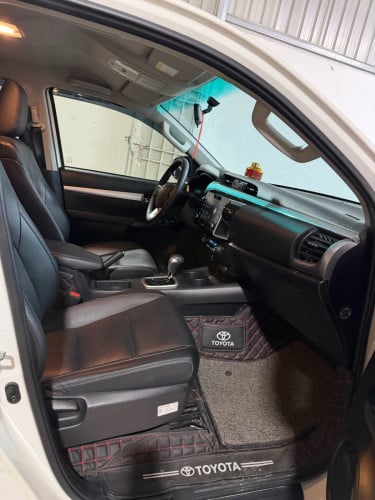 Toyota Hilux Revo V Edition 025 ធានាឡានថ្មីហ្សុីនមួយជុំ