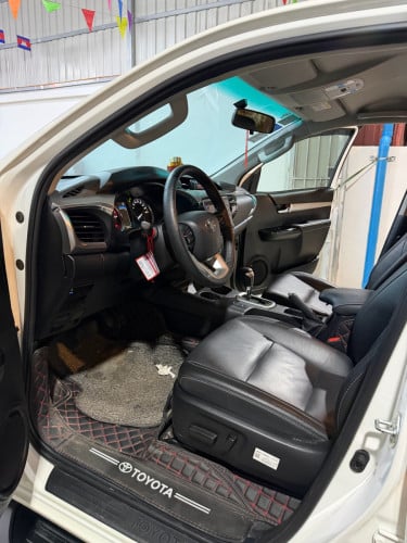 Toyota Hilux Revo V Edition 025 ធានាឡានថ្មីហ្សុីនមួយជុំ