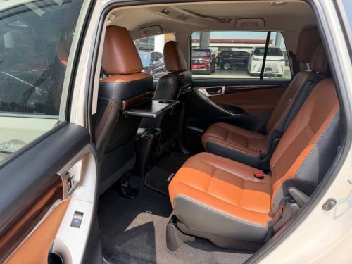 TOYOTA INNOVA 2020