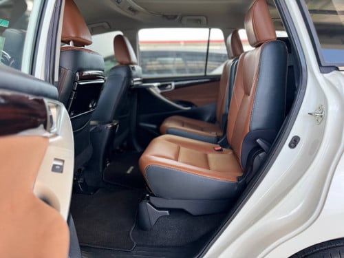TOYOTA INNOVA 2020