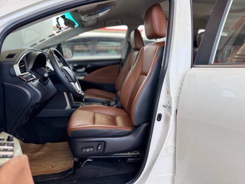 TOYOTA INNOVA 2020