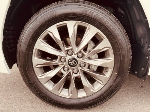 Toyota Land Cruiser VXR 2023