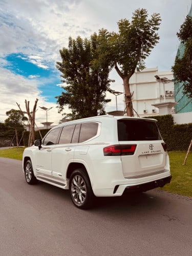 Toyota Land Cruiser VXR 2023