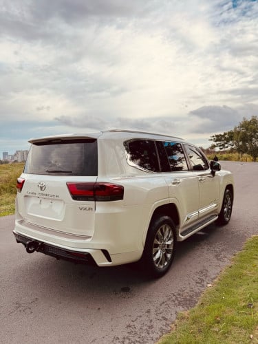 Toyota Land Cruiser VXR 2023