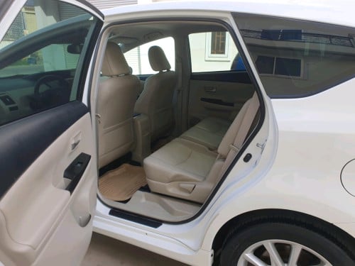 Toyota prius V Option 5 ប្រភេទឡានស្អាត