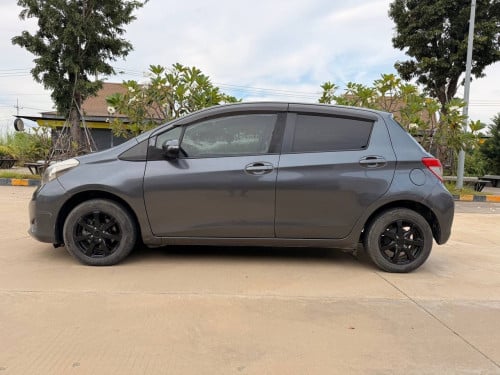 Toyota VITZ year 2011 លក់ 7400ចរចារ