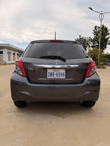 Toyota VITZ year 2011 លក់ 7400ចរចារ