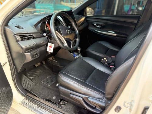 Toyota yaris 2015