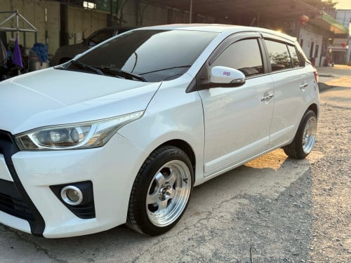 Toyota yaris 2015