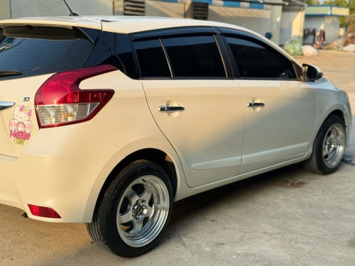 Toyota yaris 2015