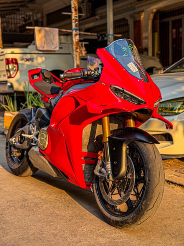 v4s 2025 លក់