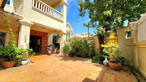 Villa for rent at Chhroy Chongva