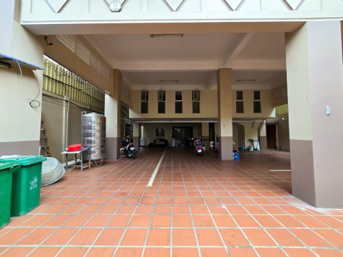 WHOLE COMMERCIAL BUILDING FOR RENT/SALE IN PHSAR DUEM THKOV