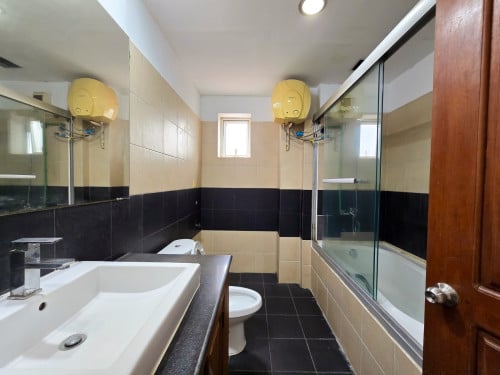 WHOLE COMMERCIAL BUILDING FOR RENT/SALE IN PHSAR DUEM THKOV