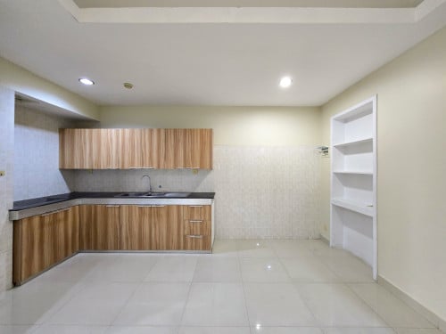 WHOLE COMMERCIAL BUILDING FOR RENT/SALE IN PHSAR DUEM THKOV