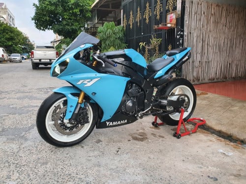 YAMAHA R1 2012 លក់តម្លៃចចារ មានស៊ីម៉ាំង2ឈុត