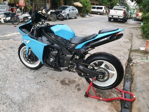 YAMAHA R1 2012 លក់តម្លៃចចារ មានស៊ីម៉ាំង2ឈុត