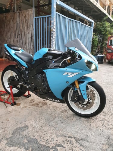 YAMAHA R1 2012 លក់តម្លៃចចារ មានស៊ីម៉ាំង2ឈុត