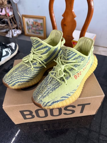 Yeezy original size 42  condition 90%
