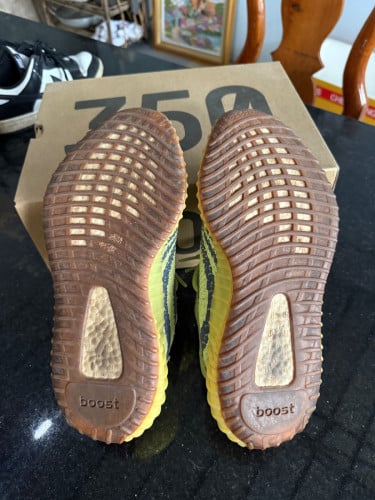 Yeezy original size 42  condition 90%