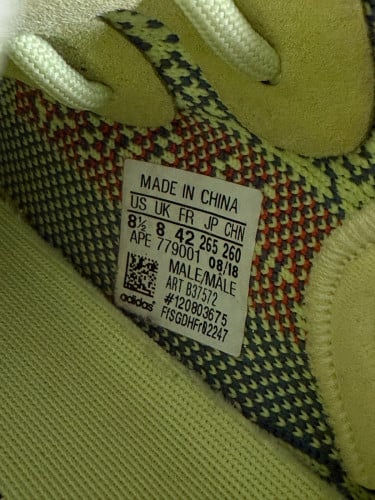 Yeezy original size 42  condition 90%
