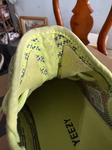 Yeezy original size 42  condition 90%