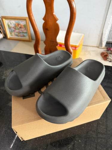 Yeezy slide original size 41 95%