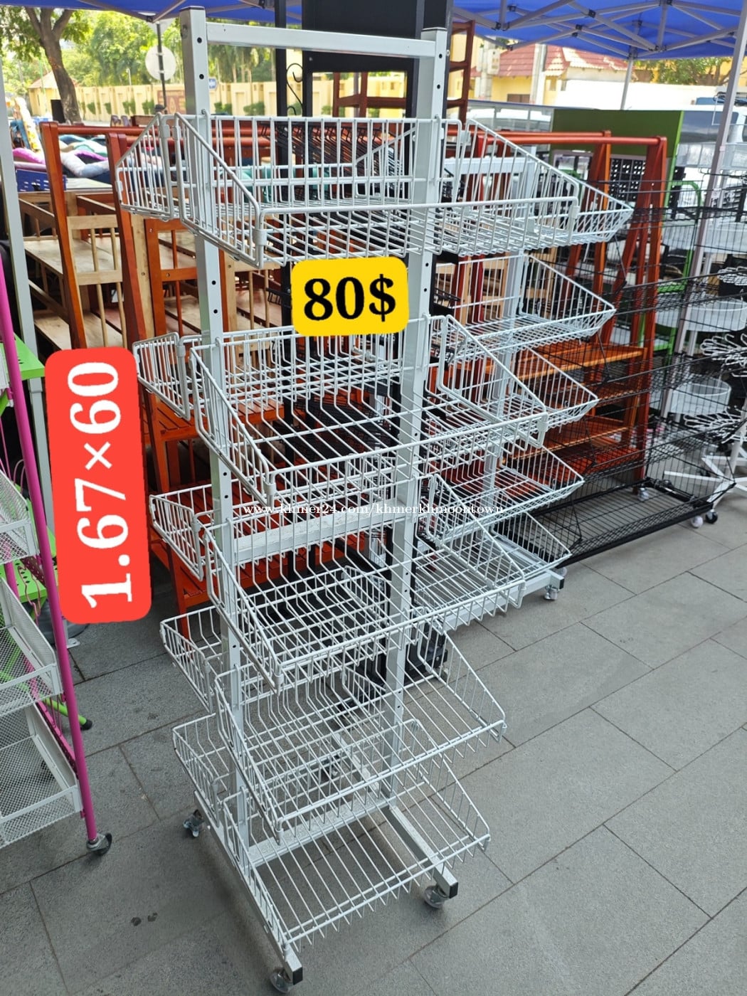 ធ្នេី