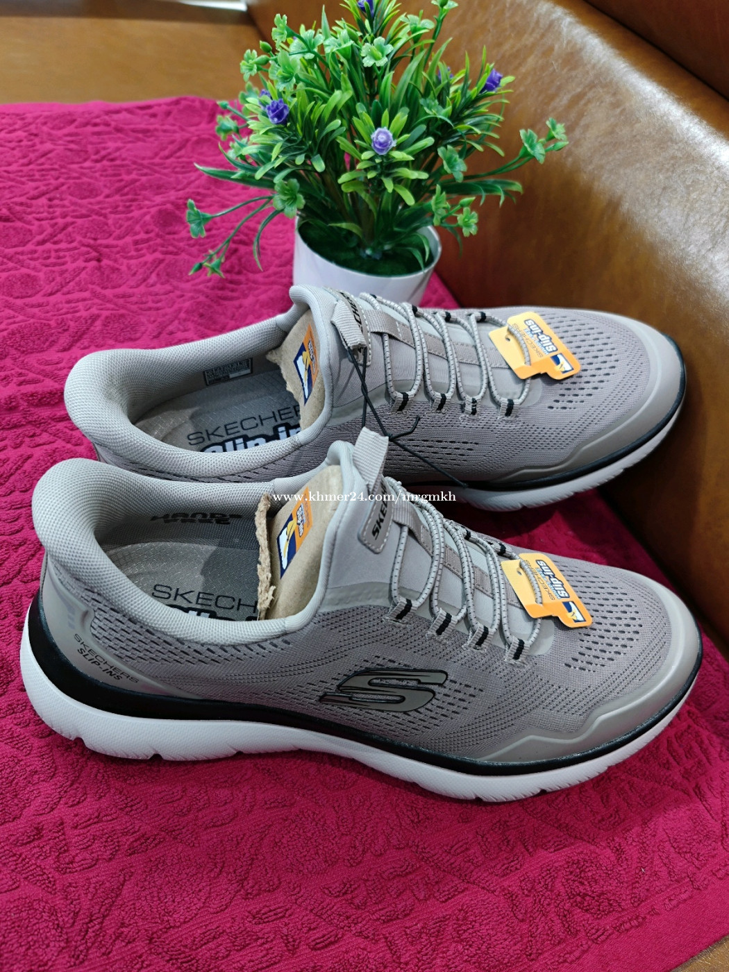 ស្បែកជើង Skechers Originalថ្មី100%