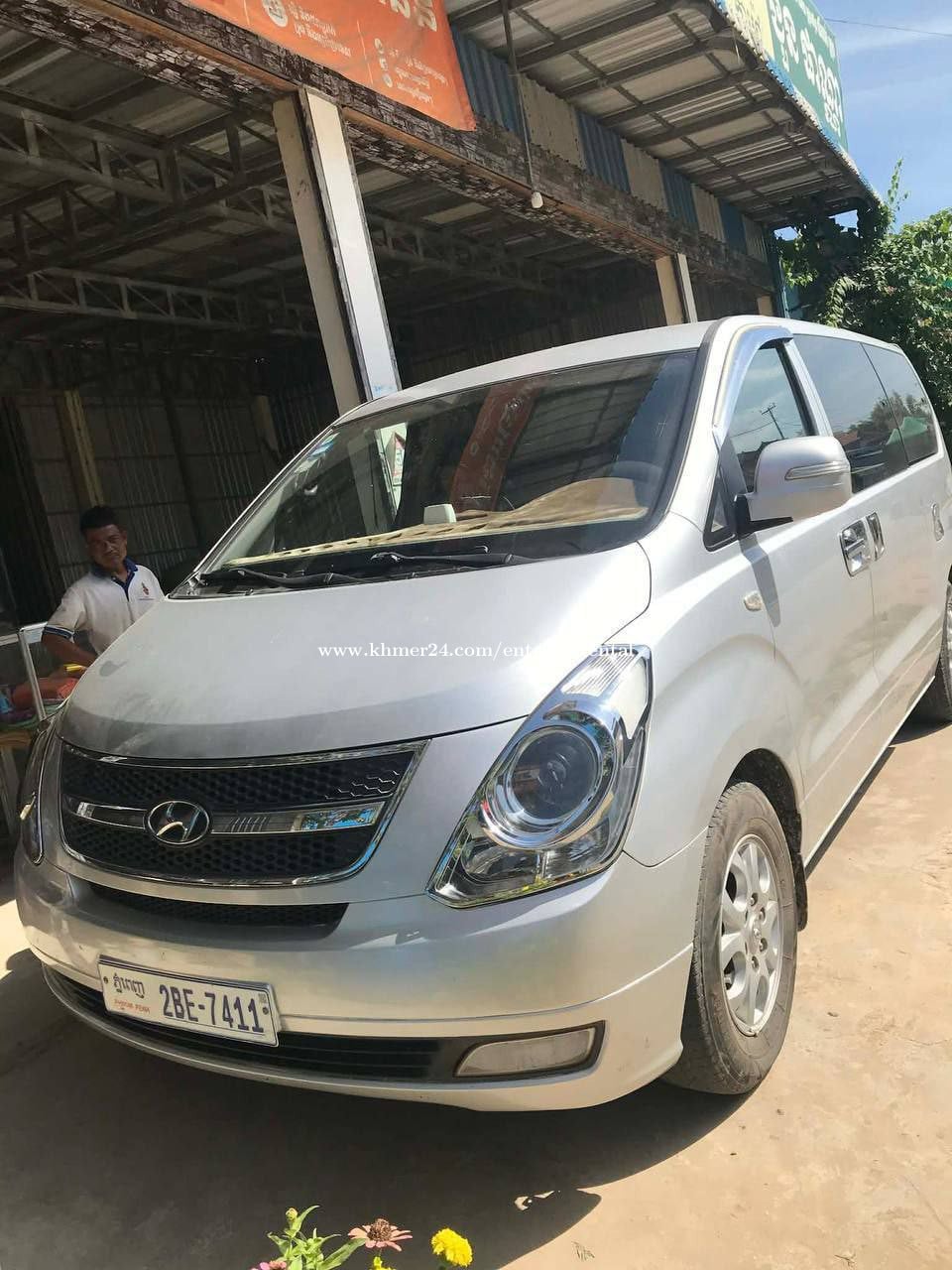 HYUNDAI Starex 2010 For Rent /出租