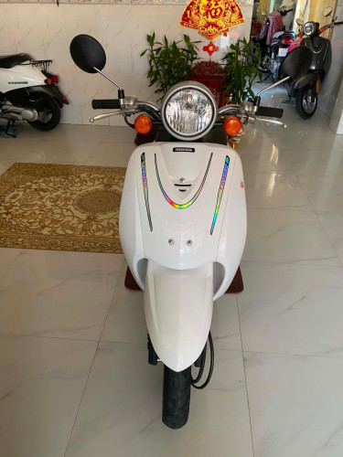 ម៉ូតូលក់ថ្មីក្រដាស់ពន្ធ