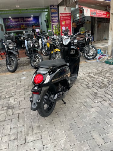 ម៉ូតូ ក្រដាស់ ពន្ធ. ដូចថ្មី