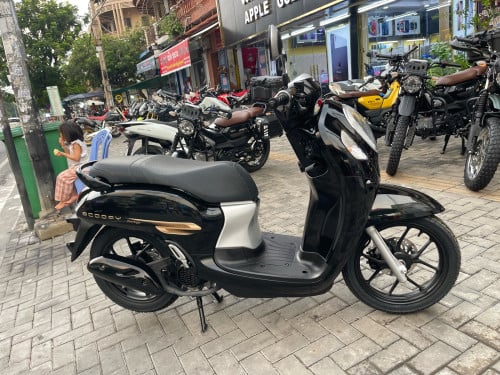 ម៉ូតូ ក្រដាស់ ពន្ធ. ដូចថ្មី