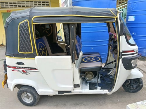 ម្ចាស់ដេីម