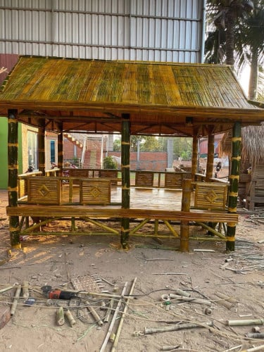 កញ្ចុះឬស្សីដំបូលបីជាន់