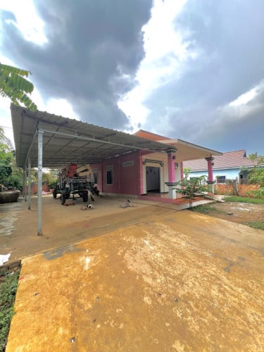 ដីផ្ទះលក់នឹងតូបមុខផ្ទះ