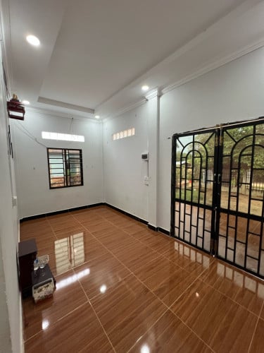 ដីផ្ទះលក់នឹងតូបមុខផ្ទះ