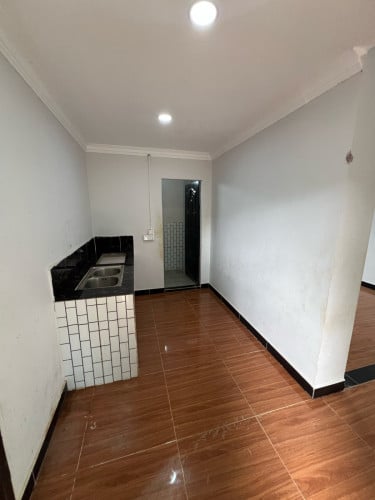 ដីផ្ទះលក់នឹងតូបមុខផ្ទះ