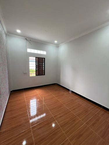ដីផ្ទះលក់នឹងតូបមុខផ្ទះ