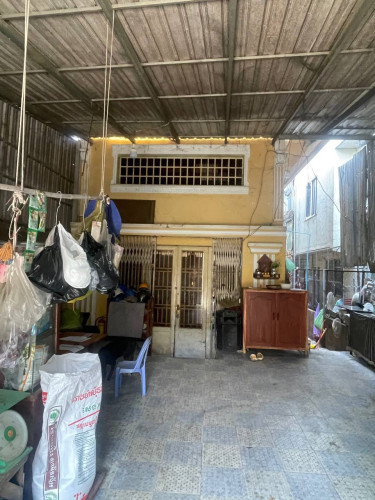 ផ្ទះអាជីវកម្មដាក់លក់ (ក្បែរផ្សារតាំងកសាង)