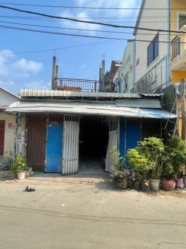 ផ្ទះអាជីវកម្មដាក់លក់ (ក្បែរផ្សារតាំងកសាង)